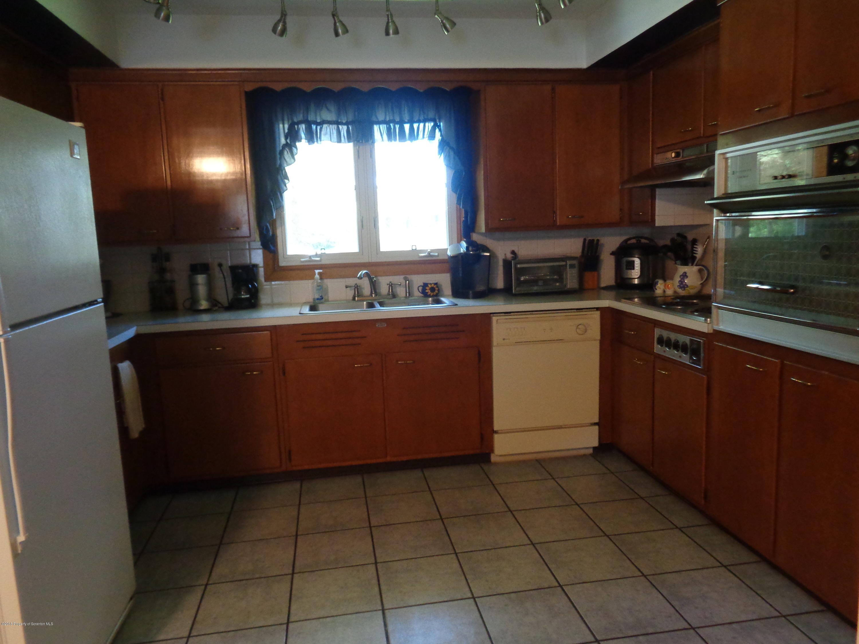 101 Relda Road Moscow, PA 18444 - Photo 4 of 16 Gallery Image 4