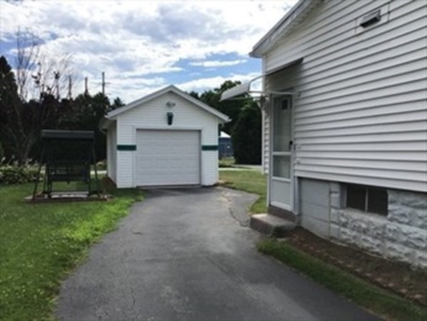27 Gordon Road Shrewsbury, MA 01545 - Photo 4 of 30 Gallery Image 4