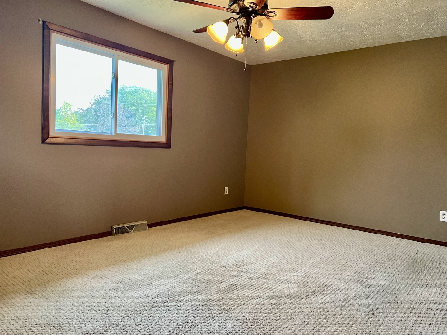 1120 Andover Road Bloomington, IL 61704 - Photo 17 of 31 Gallery Image 17