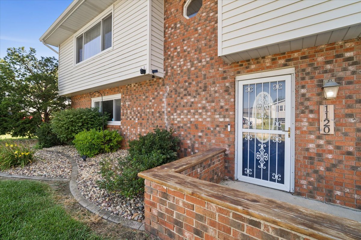 1120 Andover Road Bloomington, IL 61704 - Photo 2 of 31 Gallery Image 2