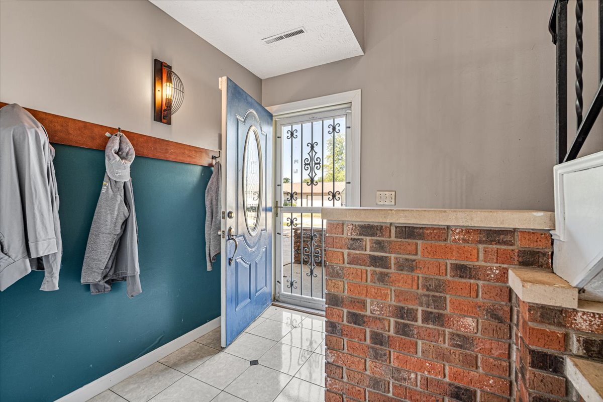 1120 Andover Road Bloomington, IL 61704 - Photo 4 of 31 Gallery Image 4