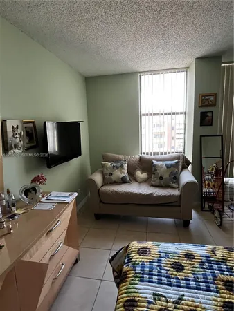 $1,800 | Hialeah, Hialeah, FL 33012