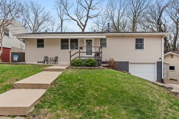 $195,000 | 4610 8th Avenue, Moline, IL 61265