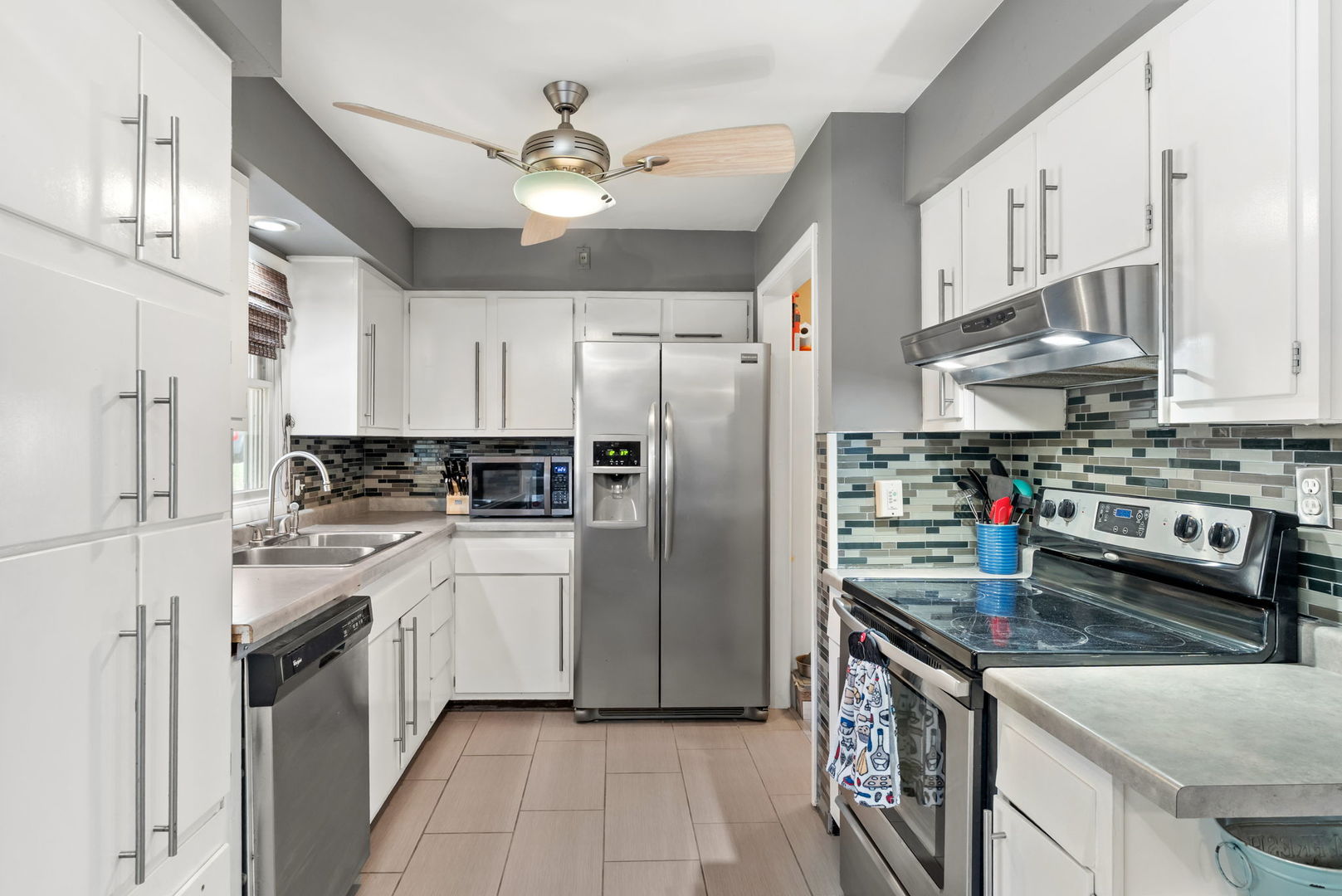 4610 8th Avenue Moline, IL 61265 - Photo 7 of 41