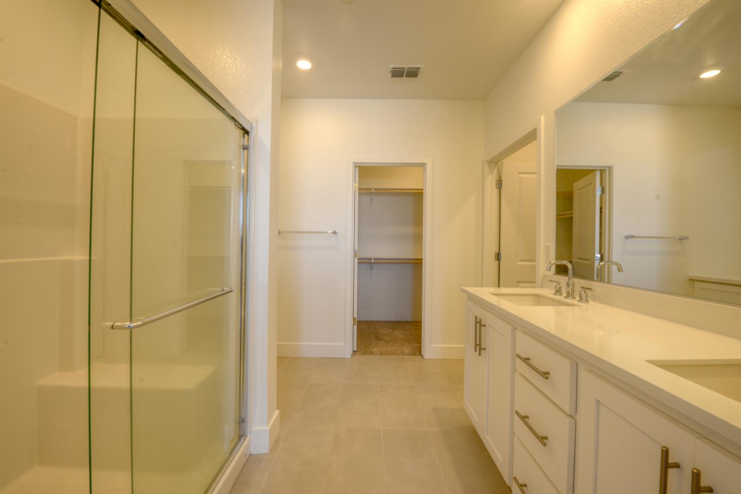 2109 Blossom Ranch Road Patterson, CA 95363 - Photo 21 of 33 a spacious bathroom with a shower and a sink
