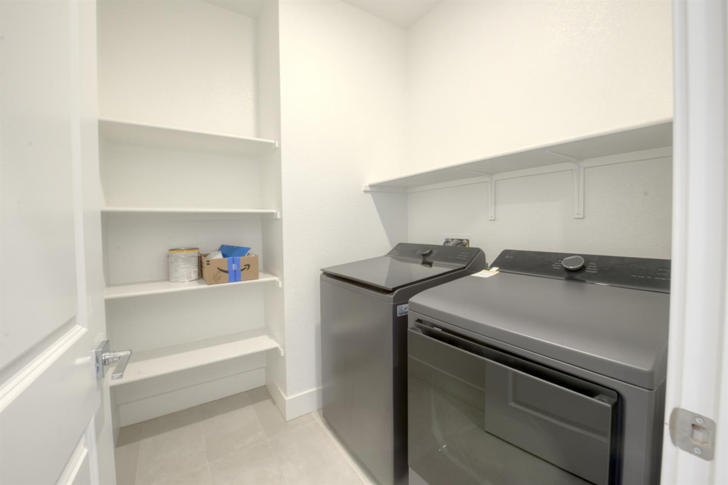 2109 Blossom Ranch Road Patterson, CA 95363 - Photo 10 of 33 a utility room with washer and dryer