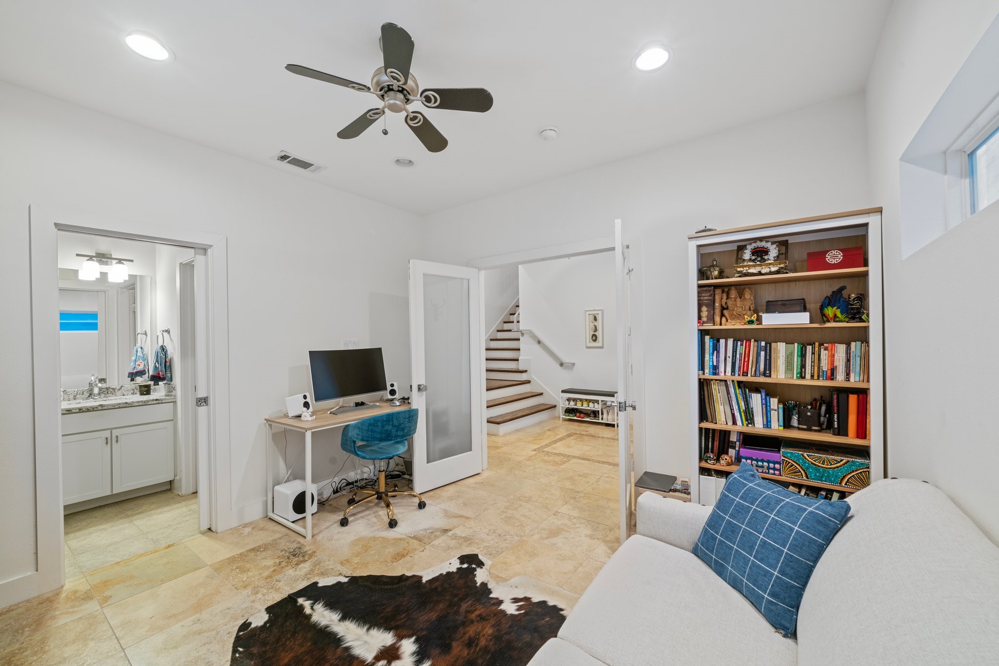 1804 Prospect Street Houston, TX 77004 - Photo 7 of 49 First floor on-suite.