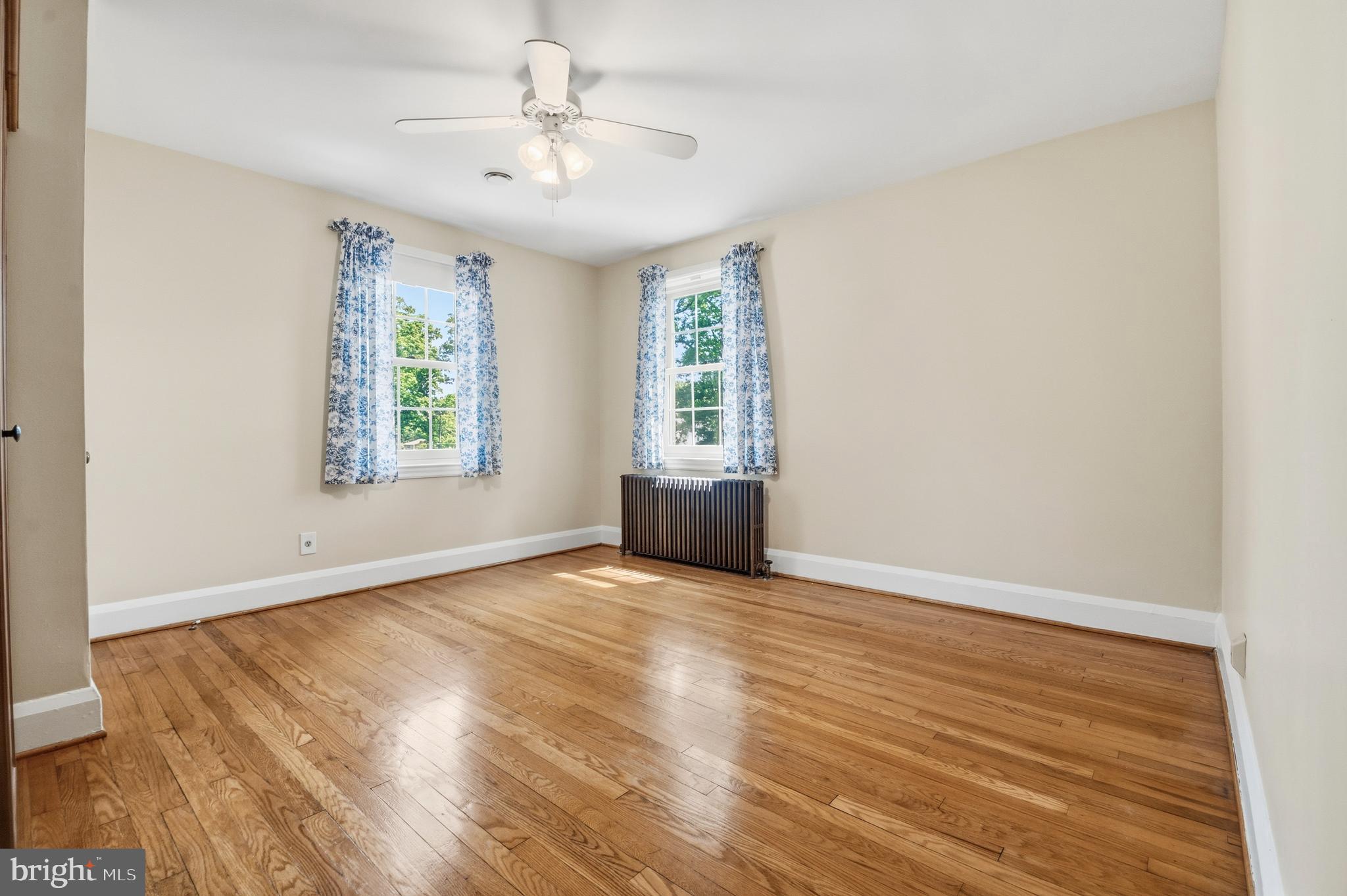 415 South Rolling Road Baltimore, MD 21228 - Photo 19 of 37 2nd Bedroom, hardwood floors