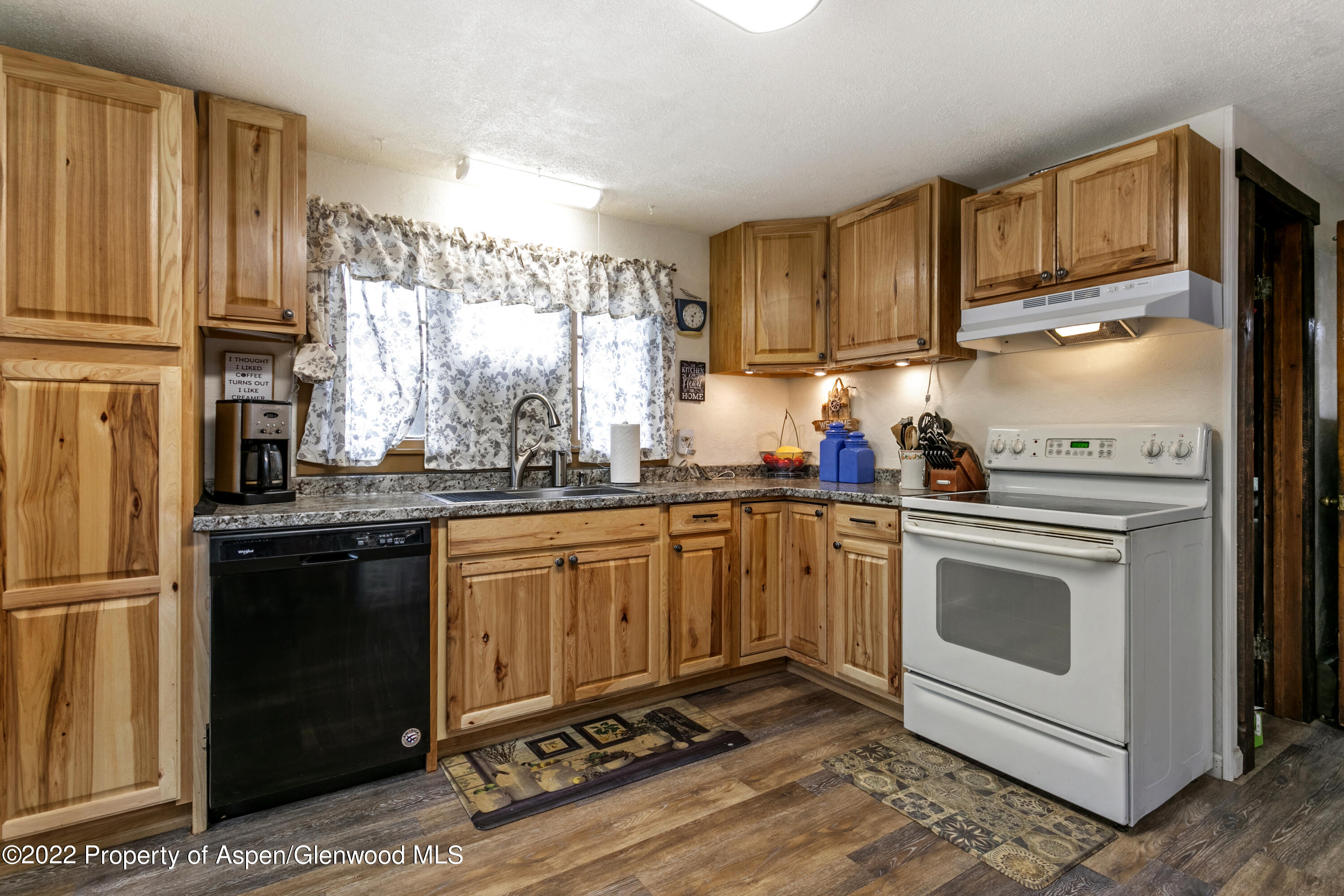 760 Valley Road Gypsum, CO 81637 - Photo 8 of 26 760 Valley Rd-001