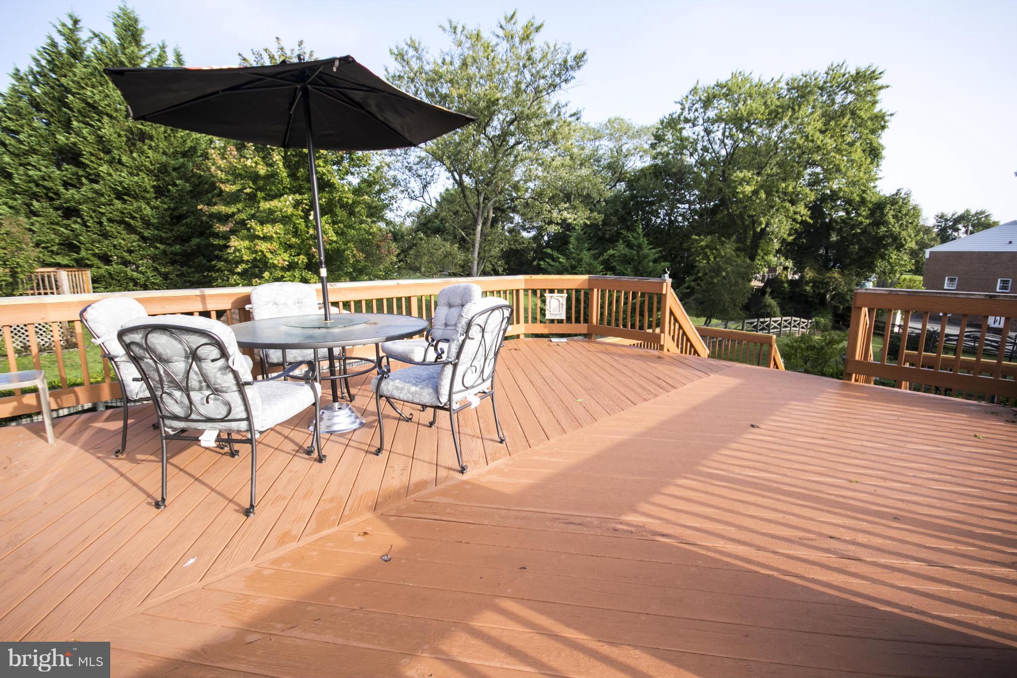 2932 Northwind Road Baltimore, MD 21234 - Photo 4 of 30 Huge Multi level deck!