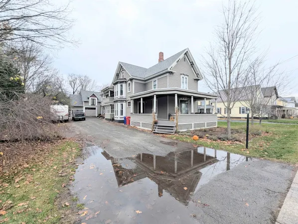 $2,050 | 613 Summer Street, Unit 2, St. Johnsbury, VT 05819