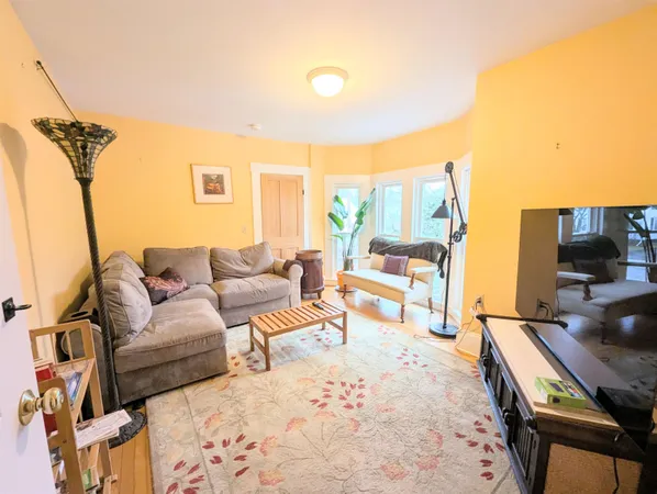 $2,050 | 613 Summer Street, Unit 2, St. Johnsbury, VT 05819