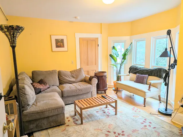 $2,050 | 613 Summer Street, Unit 2, St. Johnsbury, VT 05819