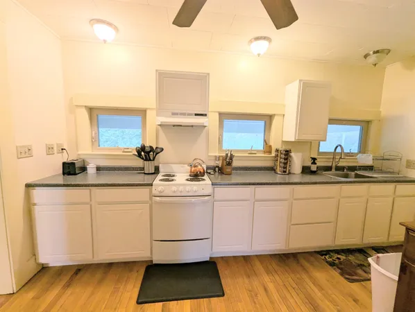 $2,050 | 613 Summer Street, Unit 2, St. Johnsbury, VT 05819