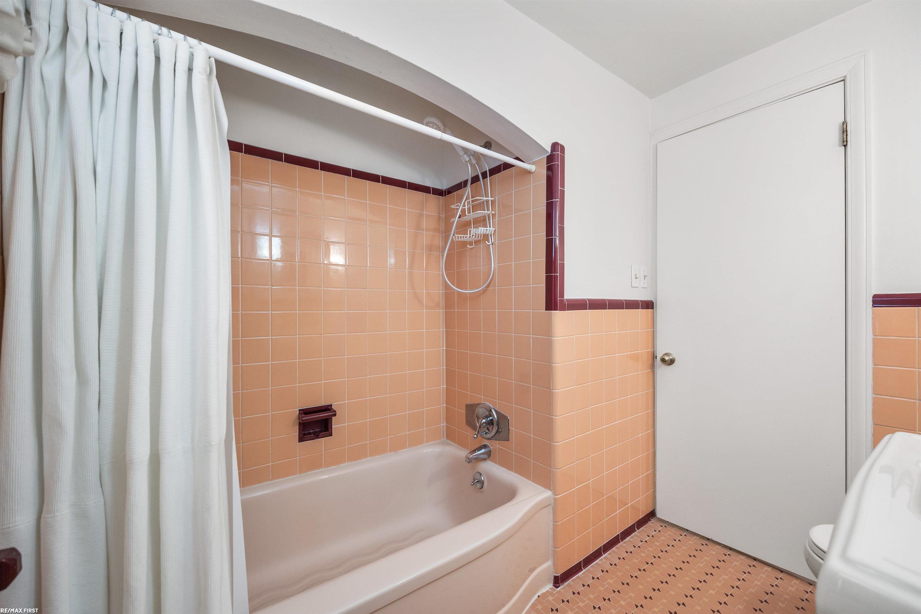 1035 Hampton Road Grosse Pointe, MI 48236 - Photo 19 of 34
