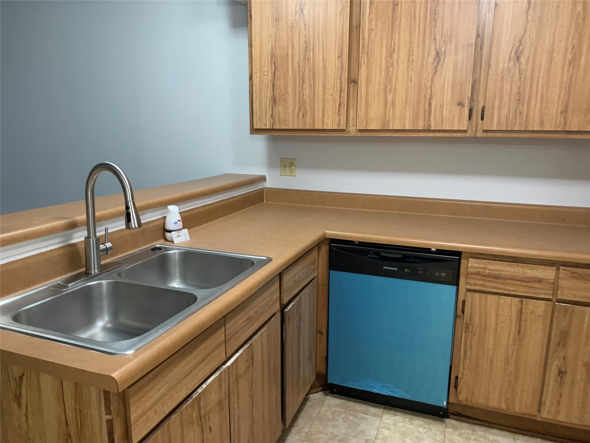 13002 Leader Street, Unit 1/904 Houston, TX 77072 - Photo 5 of 14 New dishwasher, new kitchen faucet