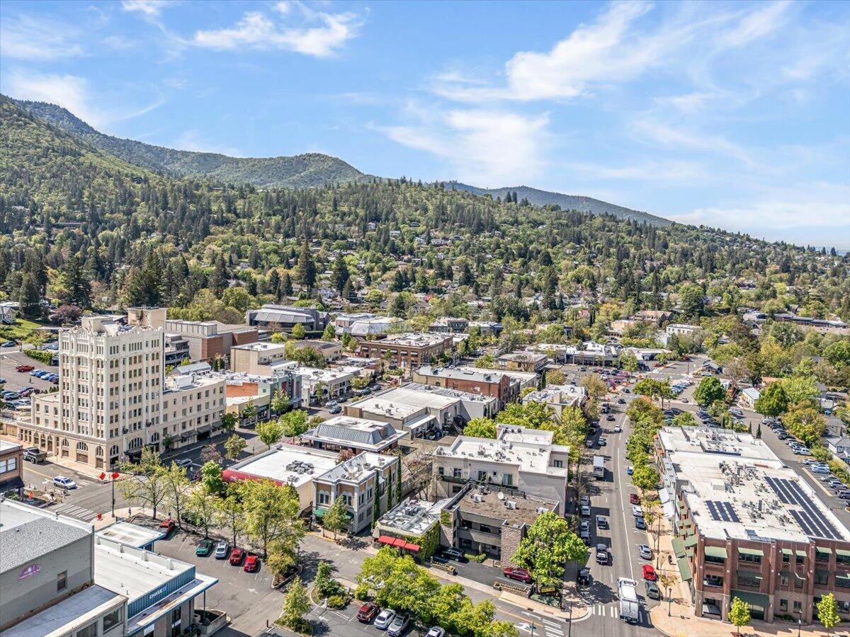 175 Lithia Way, Unit 303 Ashland, OR 97520 - Photo 43 of 44