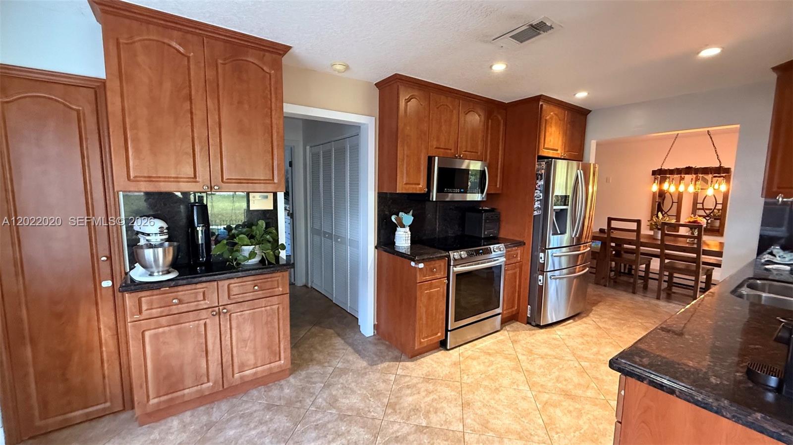 22743 Southwest 56th Avenue Boca Raton, FL 33433 - Photo 9 of 49 Gallery Image 9