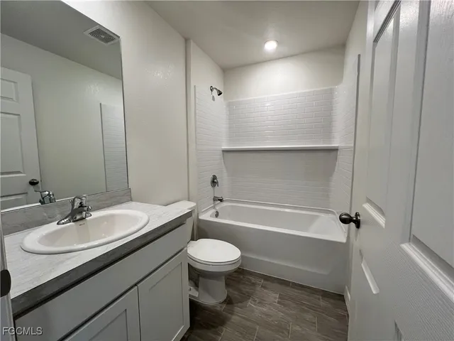 $284,000 | 3401 Northeast 8th Place, Cape Coral, FL 33909