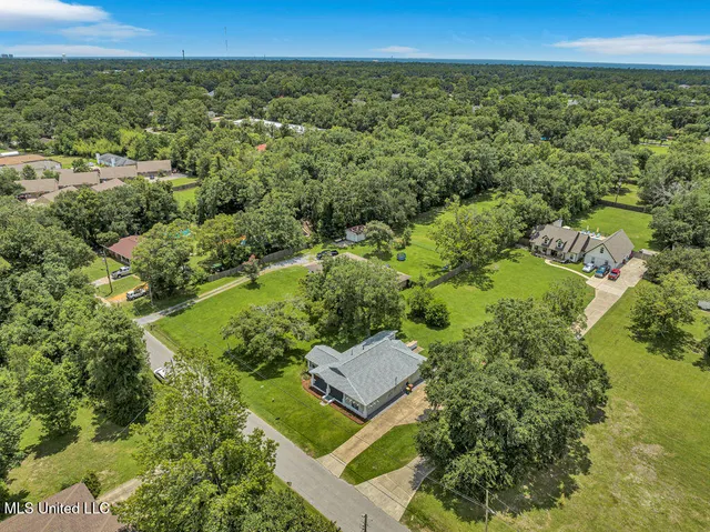 $160,000 | 20091 Lovers Lane, Long Beach, MS 39560