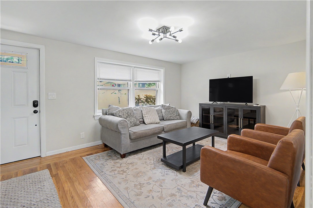 162 Larchmont Road Warwick, RI 02886 - Photo 5 of 36