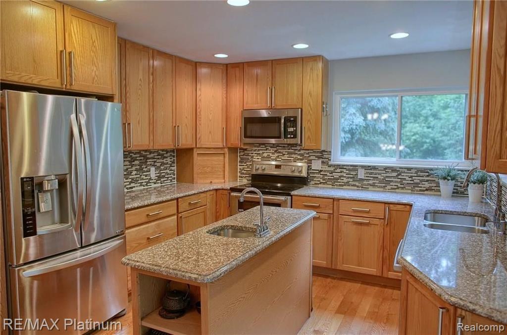 2217 Pleasant Ridge Howell, MI 48843 - Photo 8 of 36