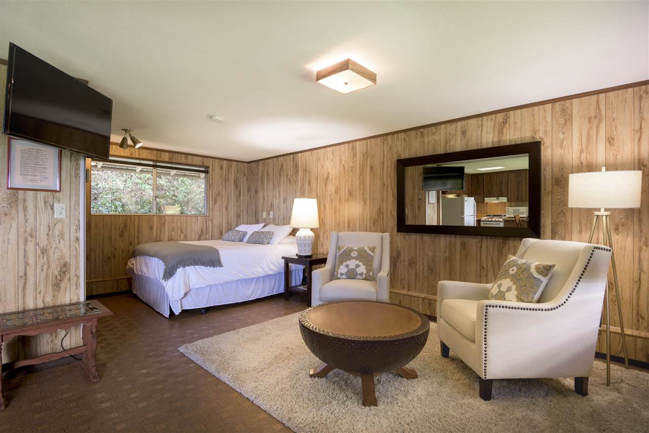 100 Ihe Place Kula, HI 96790 - Photo 5 of 18 a living room with furniture and a flat screen tv