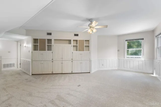 an empty room with windows and pillars in it