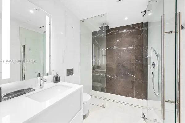$45,000 | 300 Biscayne Blvd Way, Unit 901E, Miami, FL 33131