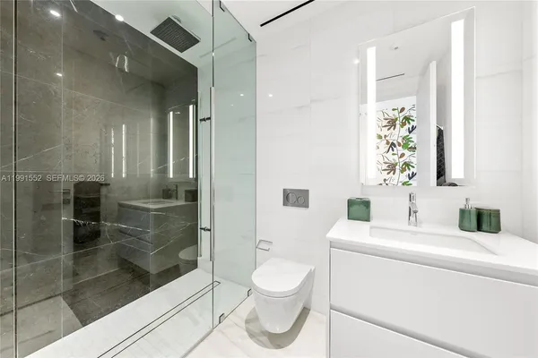 $45,000 | 300 Biscayne Blvd Way, Unit 901E, Miami, FL 33131