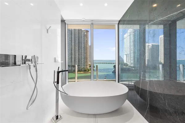 $45,000 | 300 Biscayne Blvd Way, Unit 901E, Miami, FL 33131