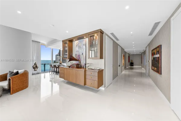 $45,000 | 300 Biscayne Blvd Way, Unit 901E, Miami, FL 33131