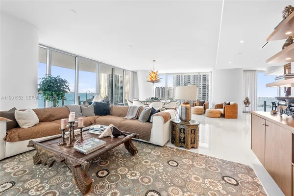 $45,000 | 300 Biscayne Blvd Way, Unit 901E, Miami, FL 33131