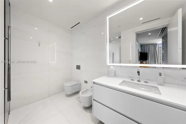 $45,000 | 300 Biscayne Blvd Way, Unit 901E, Miami, FL 33131