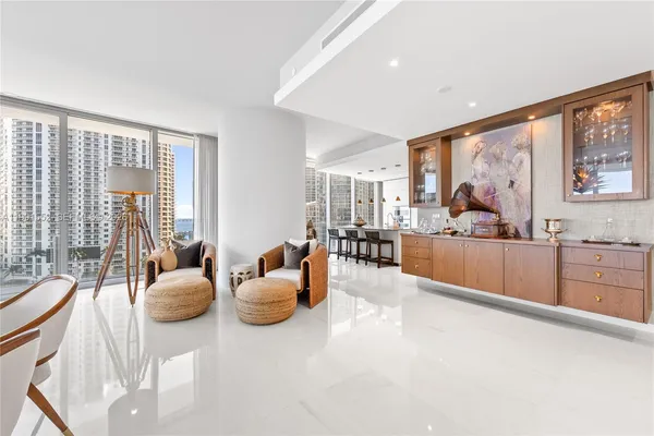 $45,000 | 300 Biscayne Blvd Way, Unit 901E, Miami, FL 33131