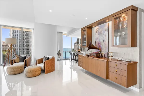$45,000 | 300 Biscayne Blvd Way, Unit 901E, Miami, FL 33131