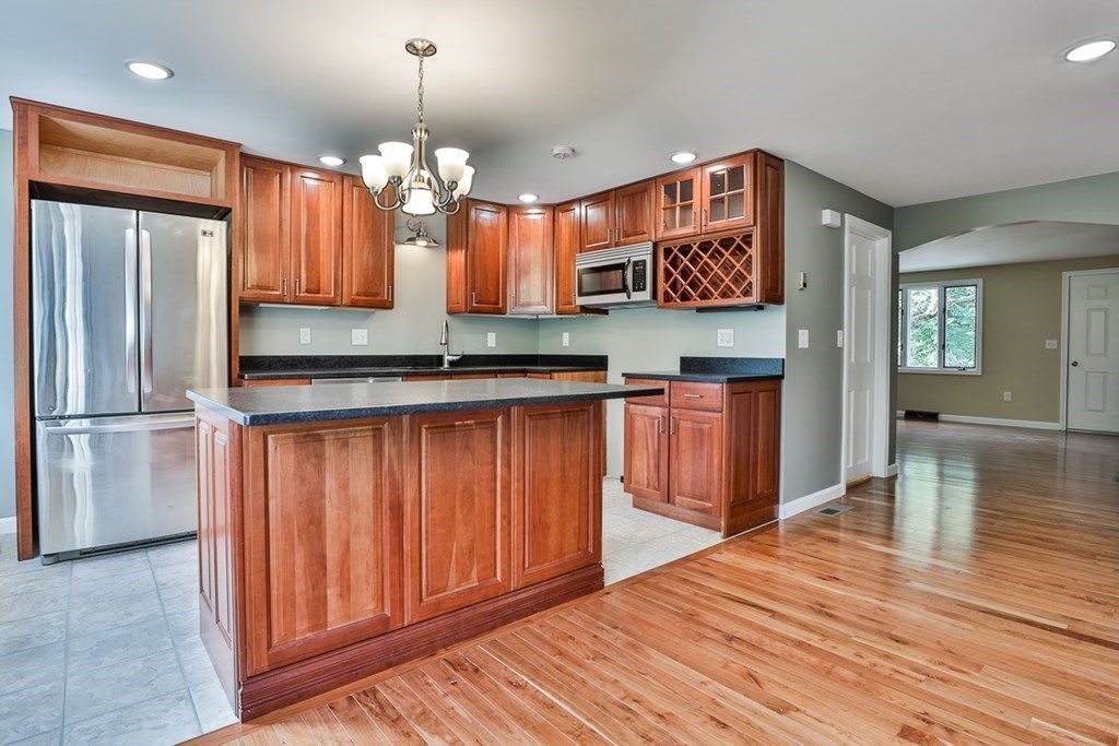 88 Sentry Way, Unit 88 Merrimack, NH 03054 - Photo 3 of 22 Gallery Image 3