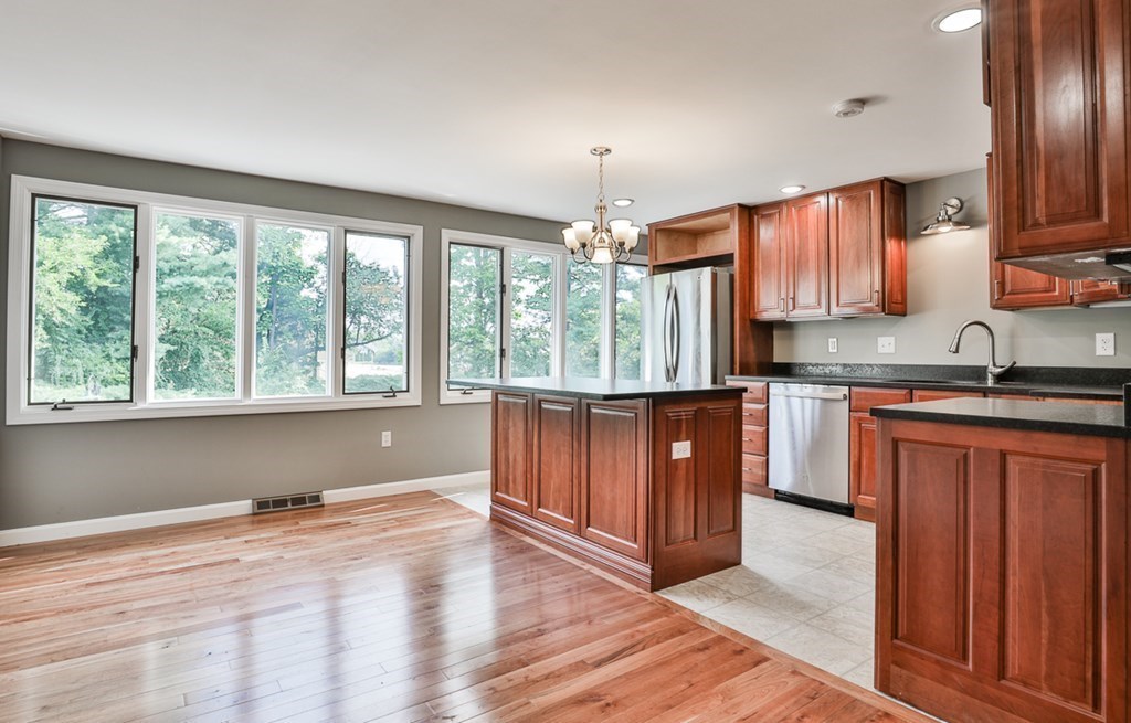 88 Sentry Way, Unit 88 Merrimack, NH 03054 - Photo 9 of 22 Gallery Image 9