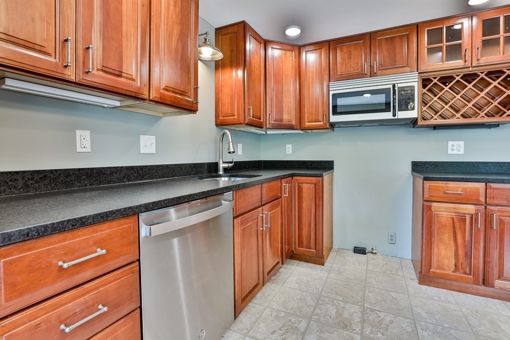 88 Sentry Way, Unit 88 Merrimack, NH 03054 - Photo 10 of 22 Gallery Image 10