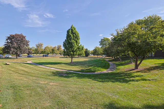 $228,000 | 1430 Sandstone Drive, Unit 202, Wheeling, IL 60090