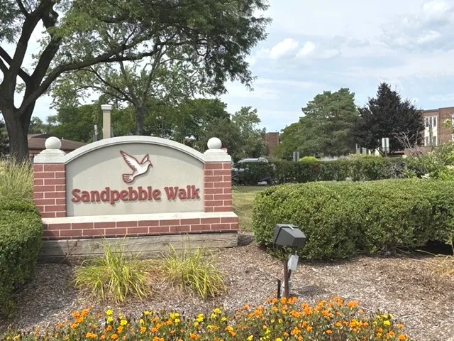 $228,000 | 1430 Sandstone Drive, Unit 202, Wheeling, IL 60090