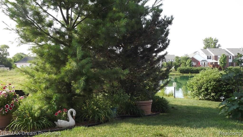 49146 Hawksburry Road, Unit 106 Canton, MI 48188 - Photo 50 of 60 51.jpg