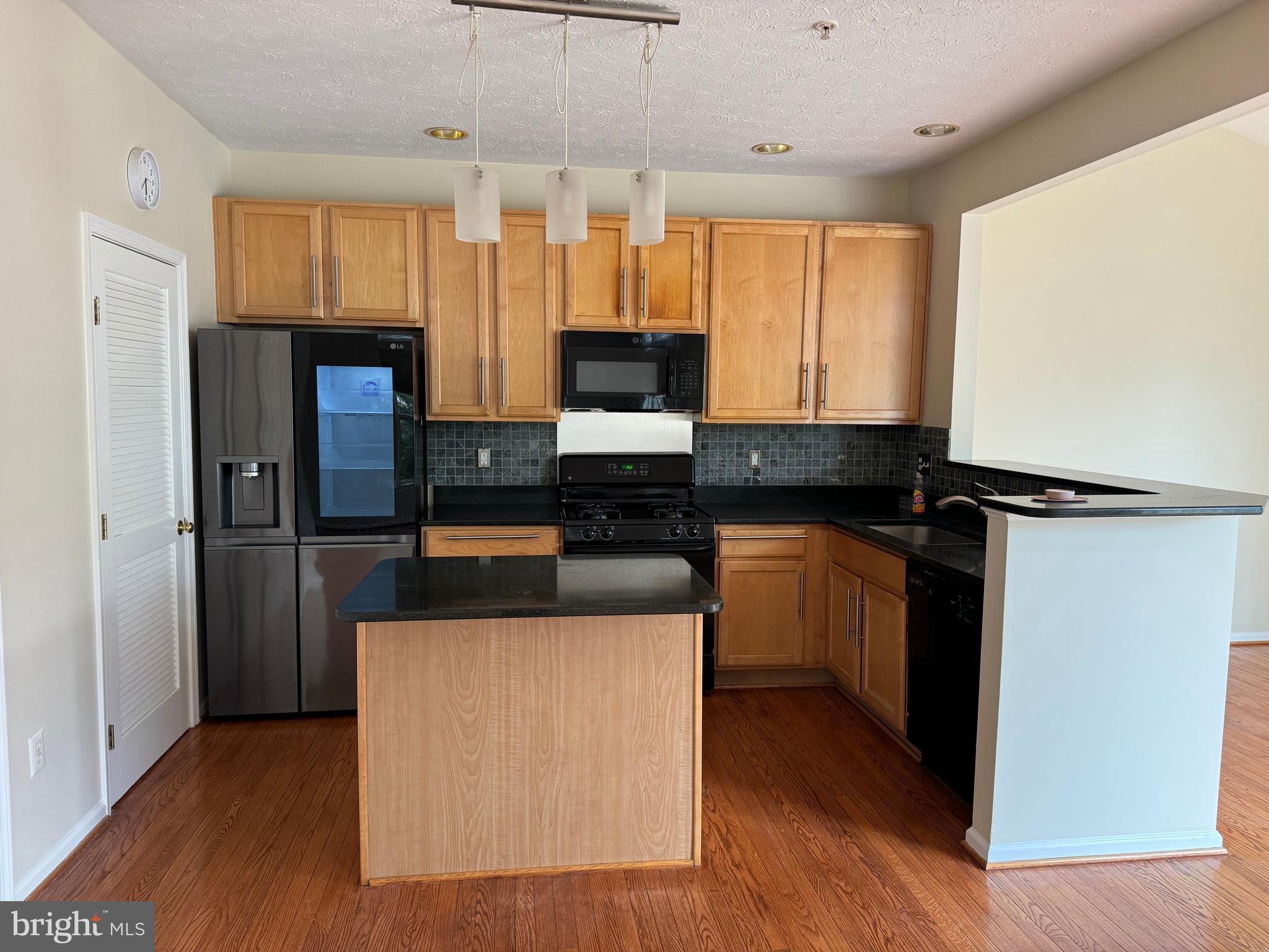 2429 Knapps Way Odenton, MD 21113 - Photo 9 of 27 Kitchen with Modern Appliances