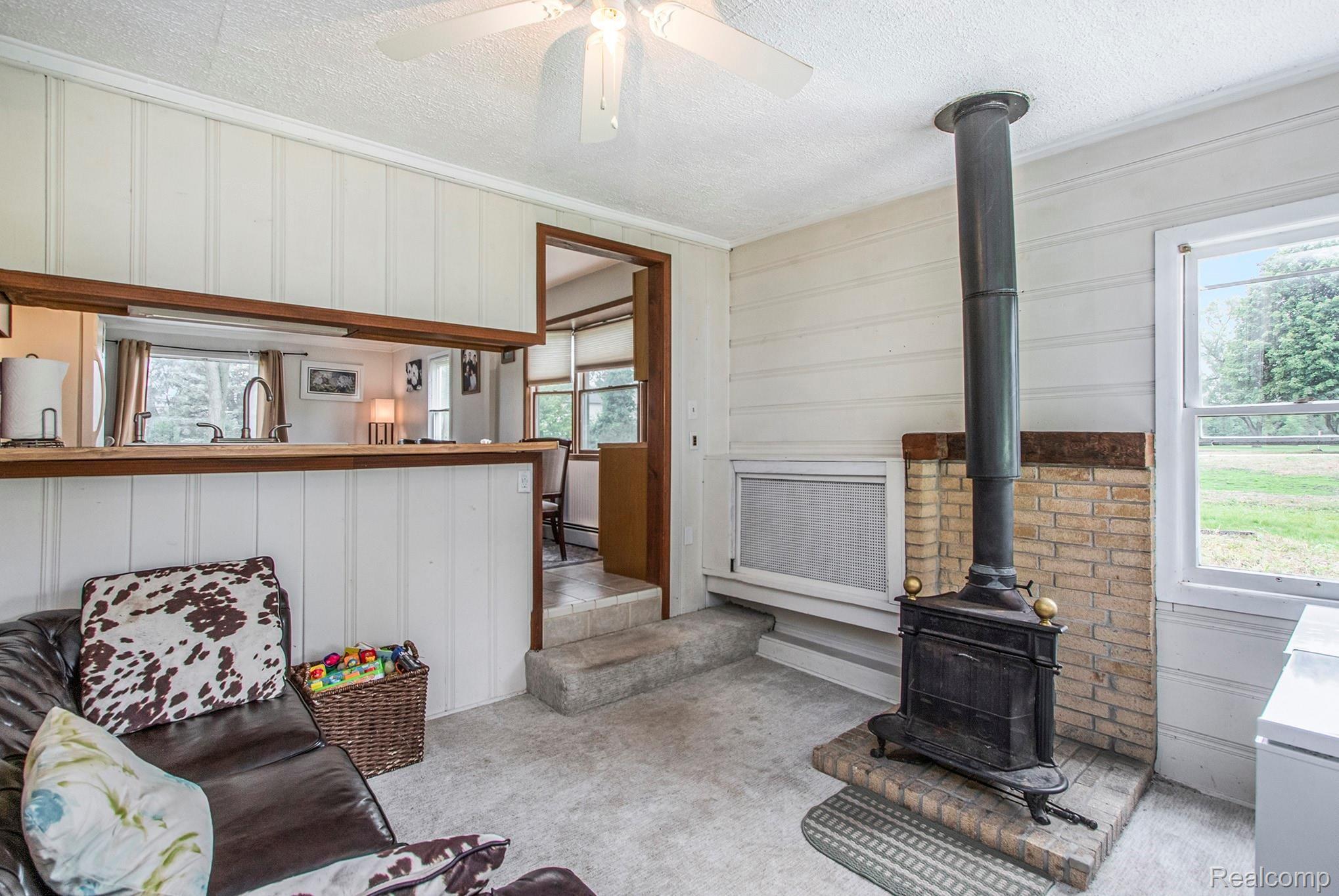 3311 Bendelow Road Rochester, MI 48307 - Photo 8 of 23 8 Family Room.jpg