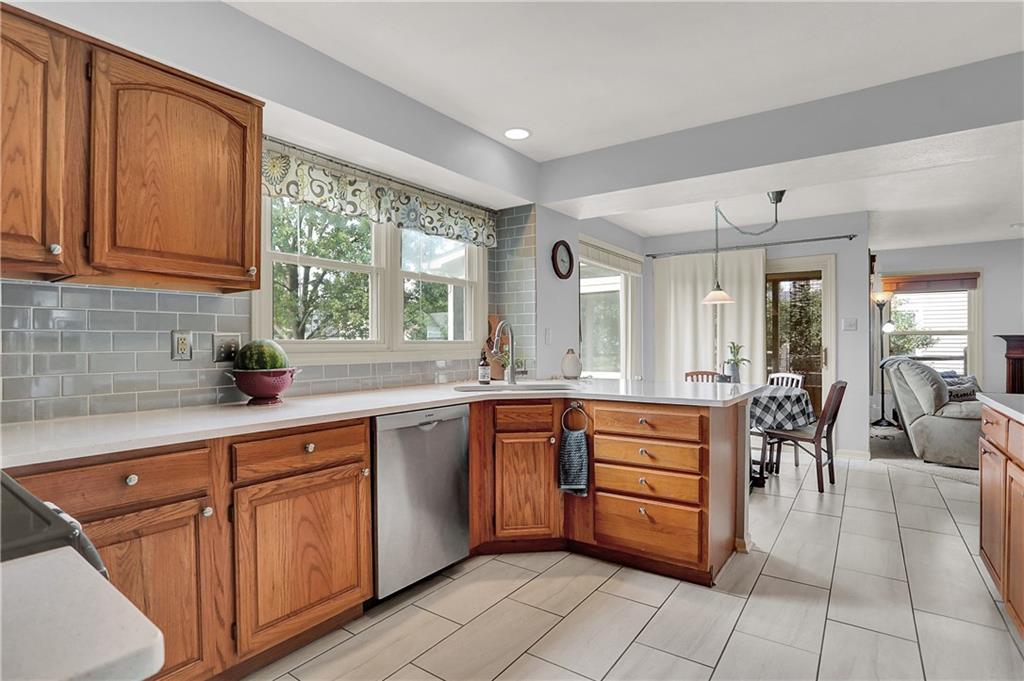 10730 Thistle Ridge Fishers, IN 46038 - Photo 11 of 46 Gallery Image 11
