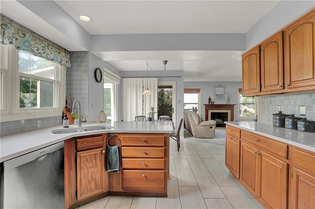 10730 Thistle Ridge Fishers, IN 46038 - Photo 12 of 46 Gallery Image 12