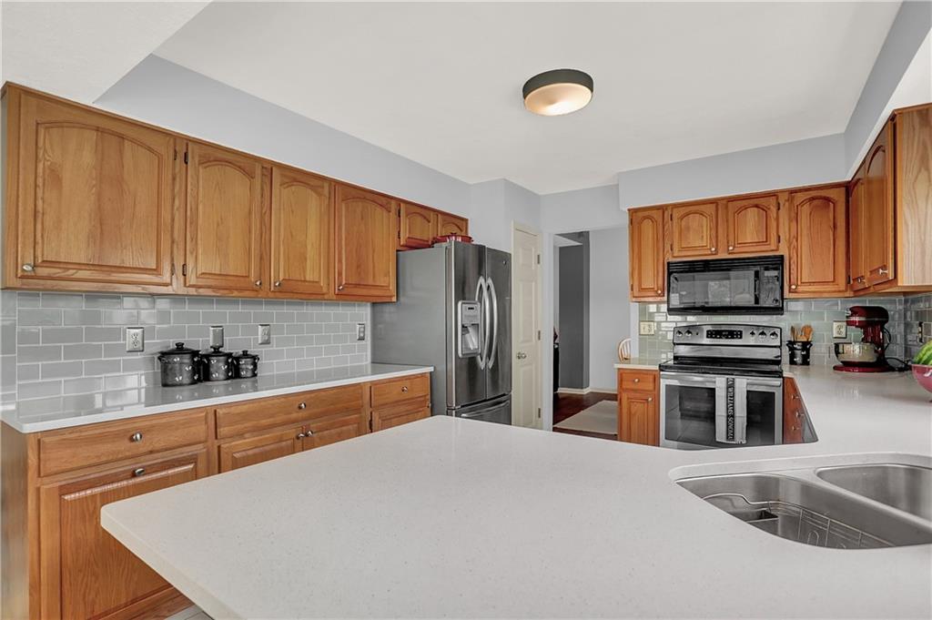 10730 Thistle Ridge Fishers, IN 46038 - Photo 8 of 46 Gallery Image 8