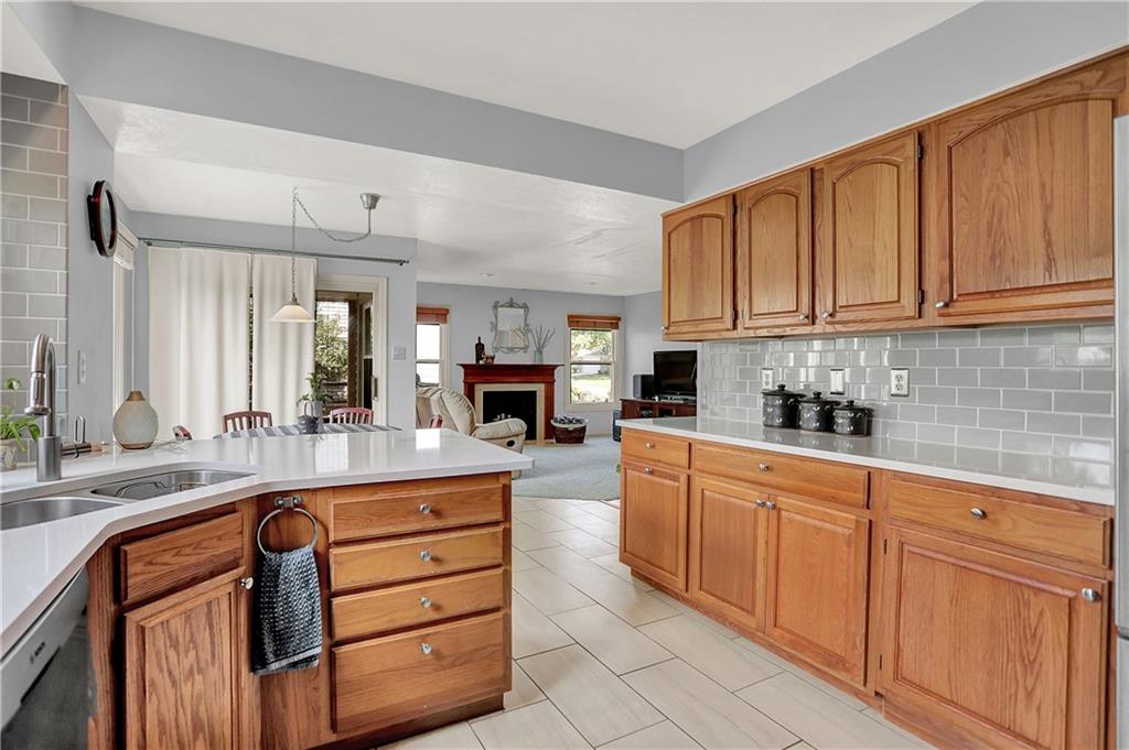 10730 Thistle Ridge Fishers, IN 46038 - Photo 9 of 46 Gallery Image 9