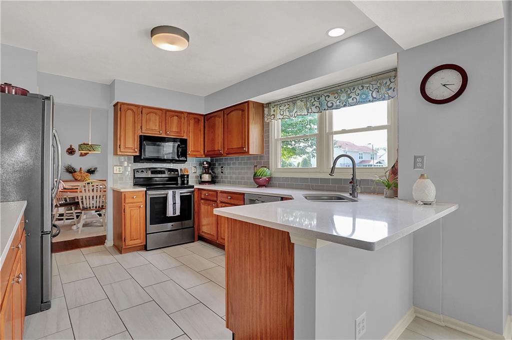 10730 Thistle Ridge Fishers, IN 46038 - Photo 10 of 46 Gallery Image 10
