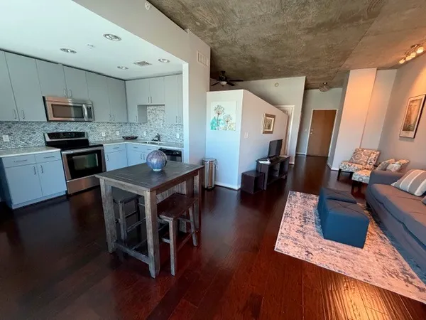 $300,000 | 5925 Almeda Road, Unit 11513, Houston, TX 77004